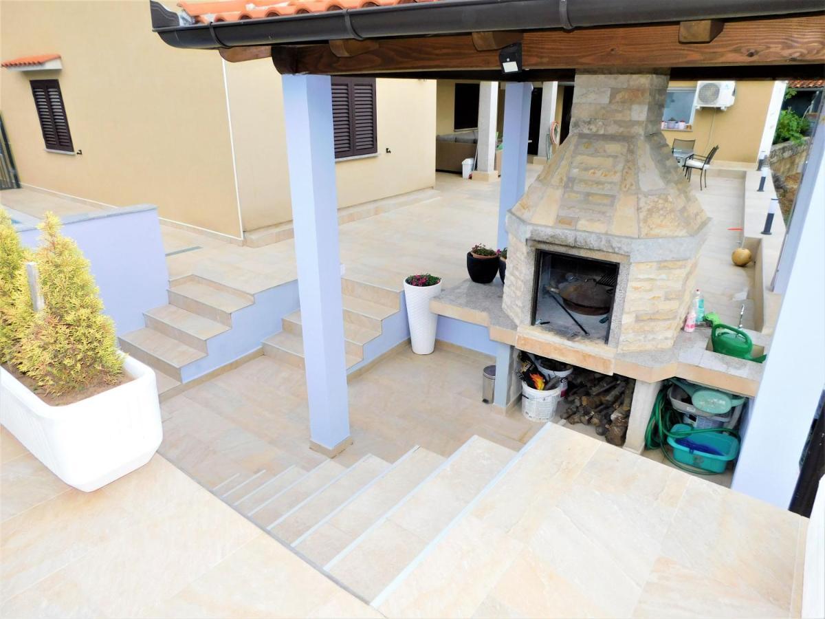 Apartman "Sabine Red" With Heated Pool Omišalj Extérieur photo