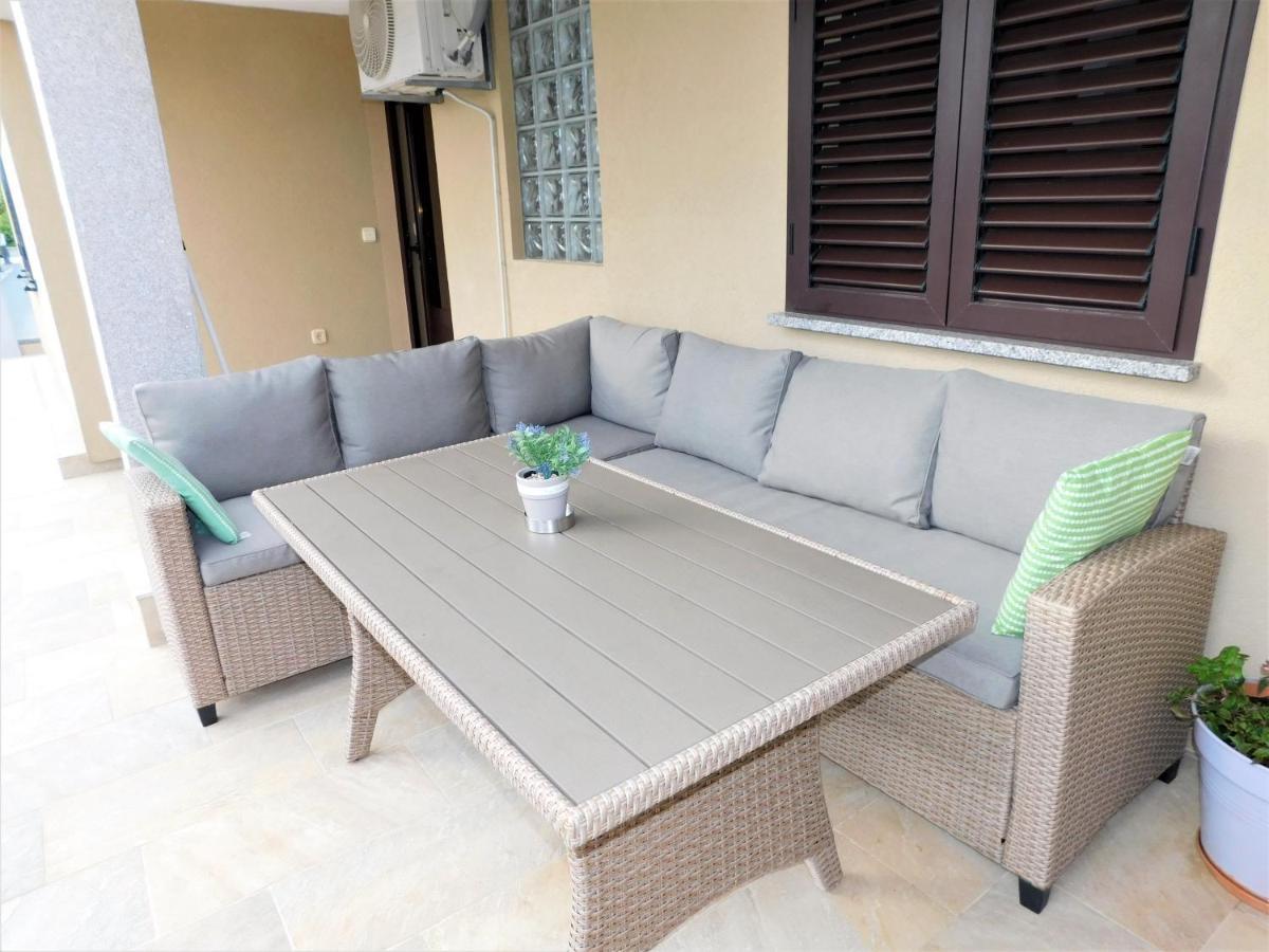 Apartman "Sabine Red" With Heated Pool Omišalj Extérieur photo
