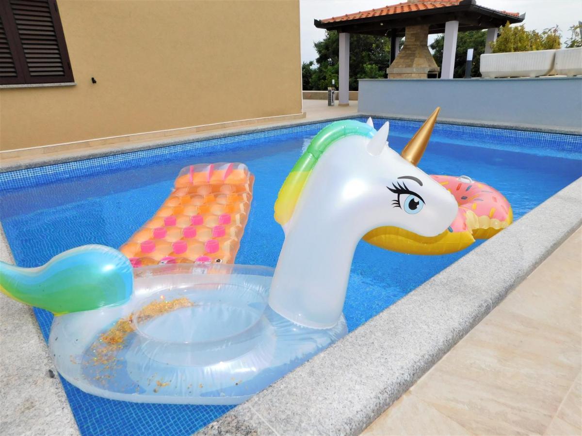 Apartman "Sabine Red" With Heated Pool Omišalj Extérieur photo