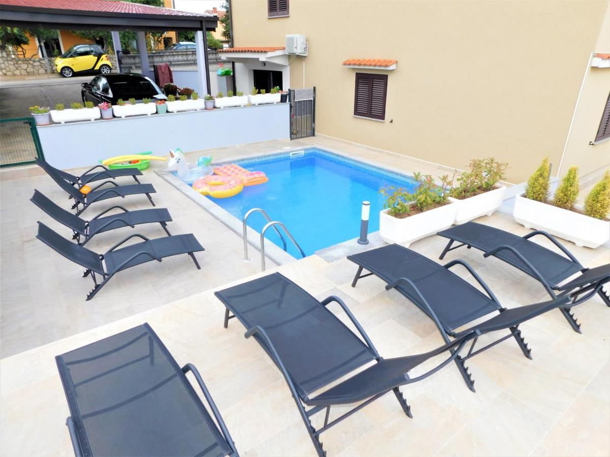 Apartman "Sabine Red" With Heated Pool Omišalj Extérieur photo