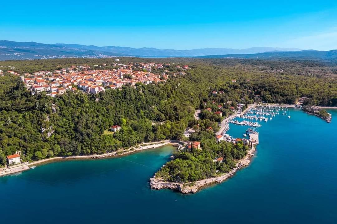 Apartman "Sabine Red" With Heated Pool Omišalj Extérieur photo