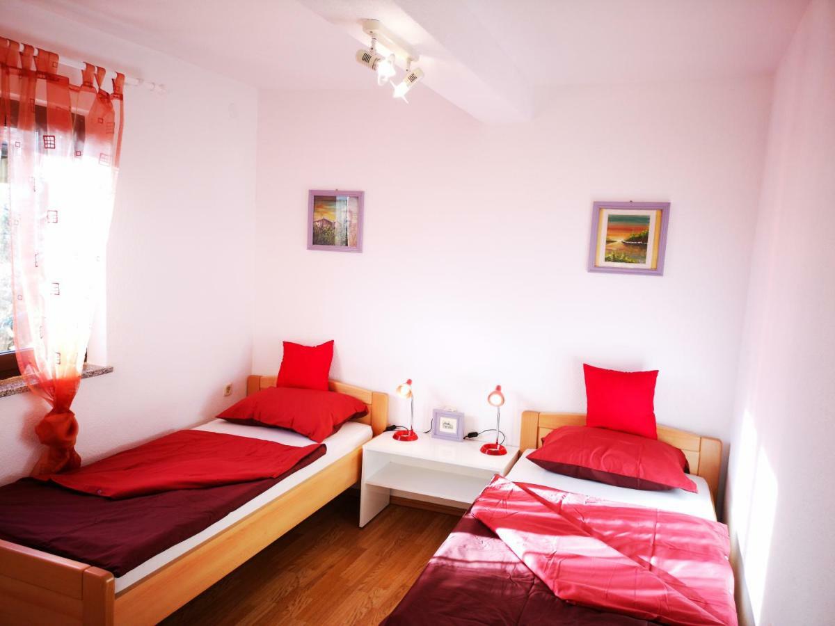 Apartman "Sabine Red" With Heated Pool Omišalj Extérieur photo