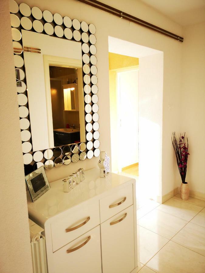 Apartman "Sabine Red" With Heated Pool Omišalj Extérieur photo