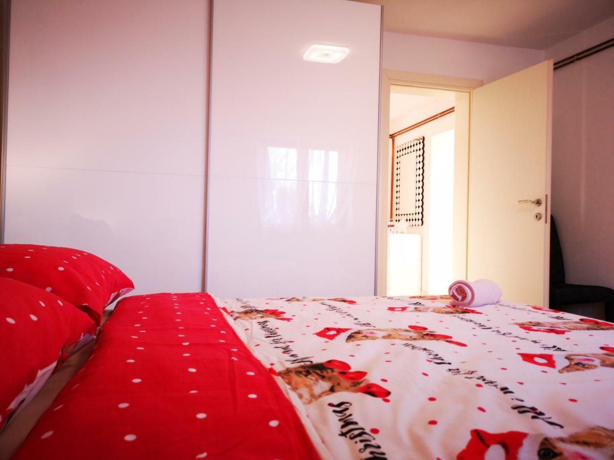Apartman "Sabine Red" With Heated Pool Omišalj Extérieur photo